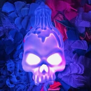 Universal Halloween Horror Nights Amulet Of Fear Light Up Skull Blinks 4 Colors